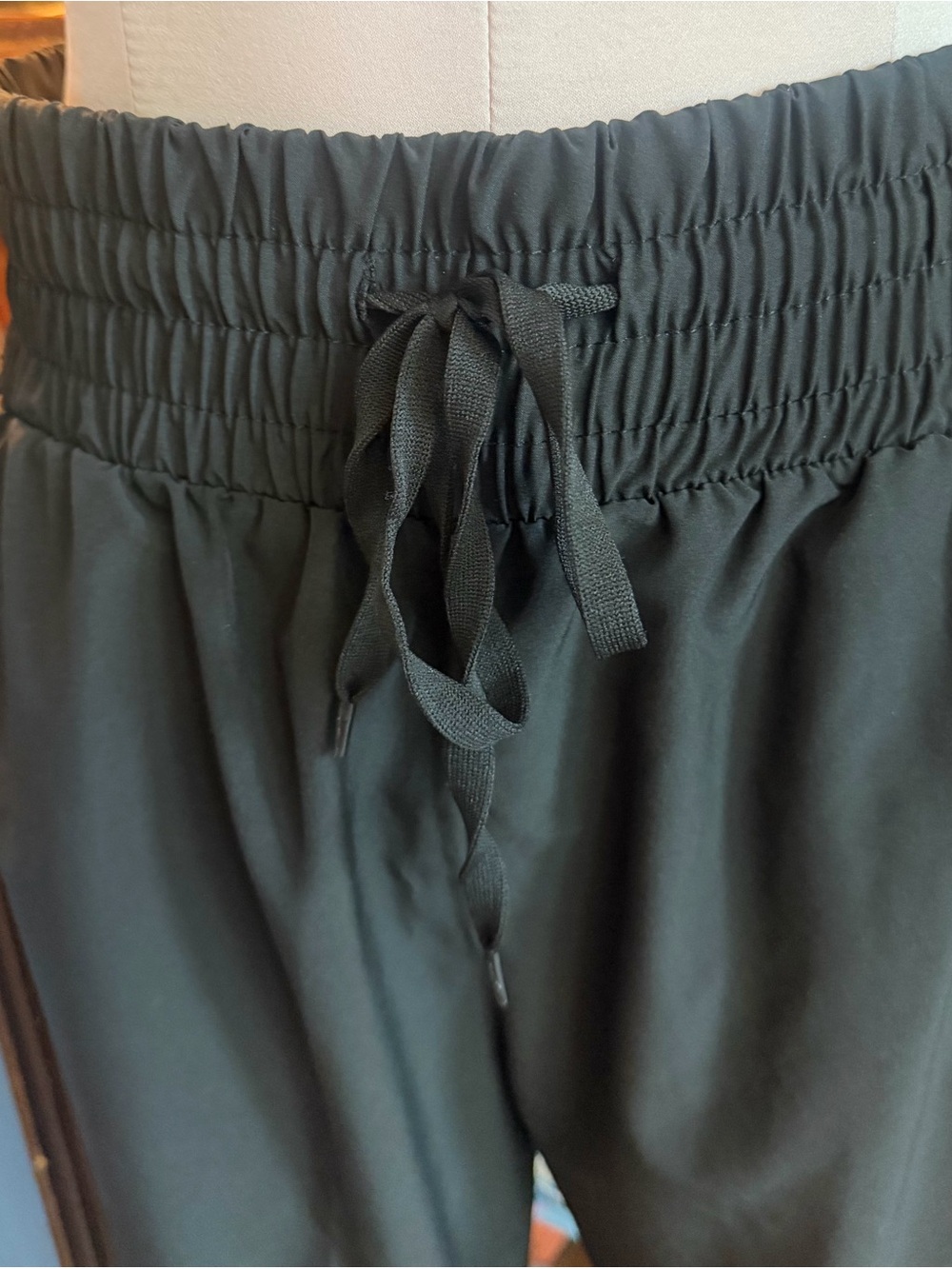 Women's Black Straight-Leg Cargo Pants Sz L - Picture 5 of 9